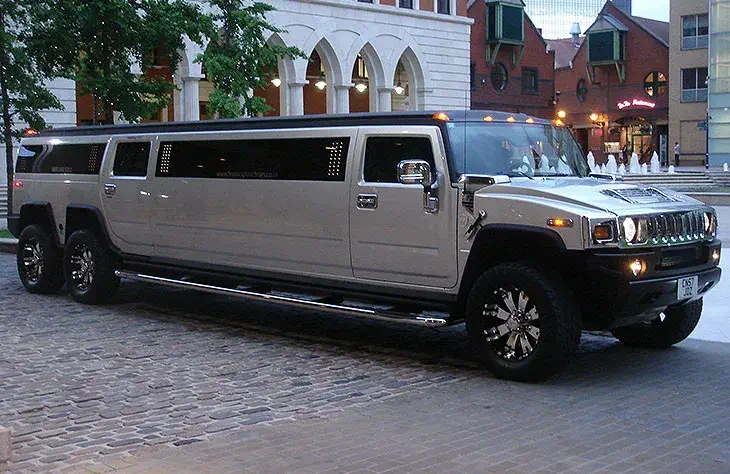 Hummer stretch limo